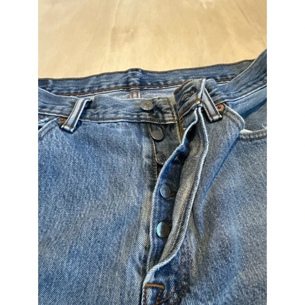 Levis 501 Original Fit Jeans Mens 34x30 Medium Wash Distressed Button Fly Mexico